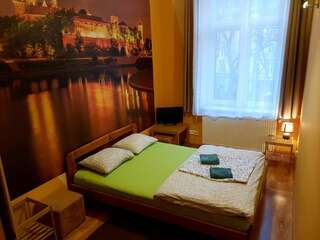 Хостелы Dream Hostel & Apartments Краков Двухместный номер с 1 кроватью и ванной комнатой-8